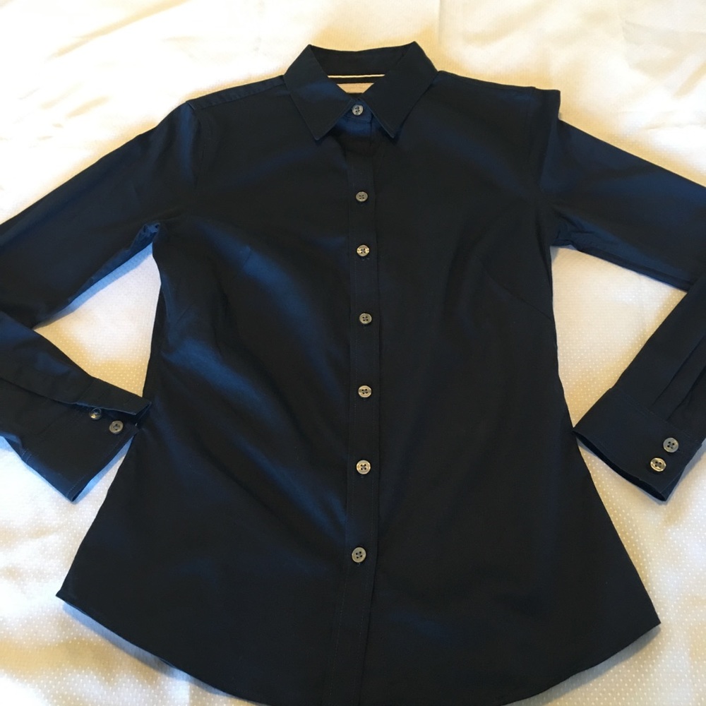 Women’s Banana Republic No iron shirt.